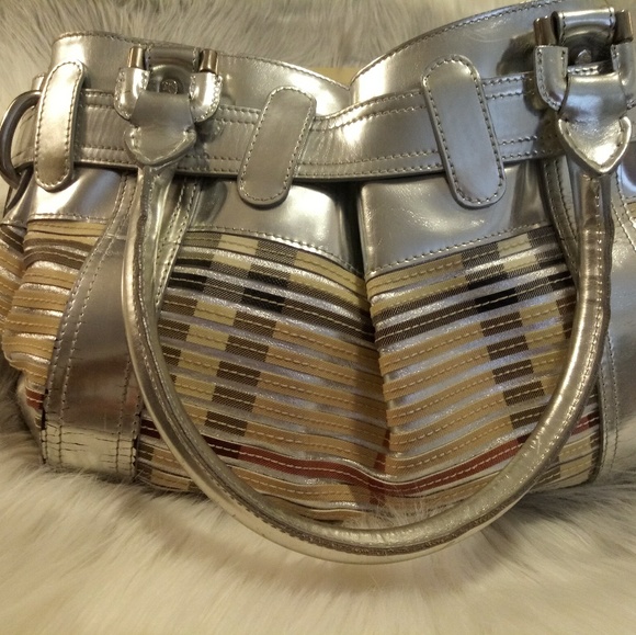 Authentic Burberry London Purse - Picture 3 of 8